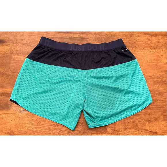 NWOT Nike Dri-Fit Women’s Athletic Activewear Running Shorts Large - Picture 2 of 6
